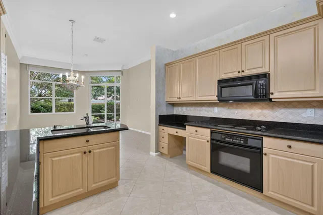  Residence photo 15