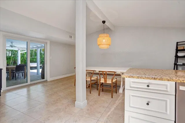 Residence photo 6