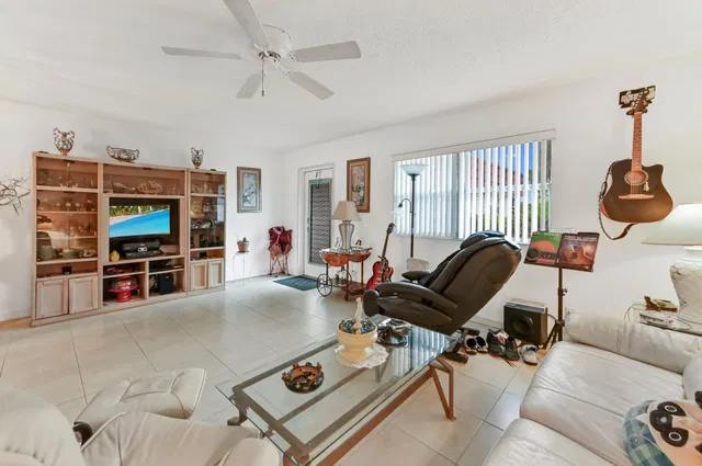 Residence photo 6