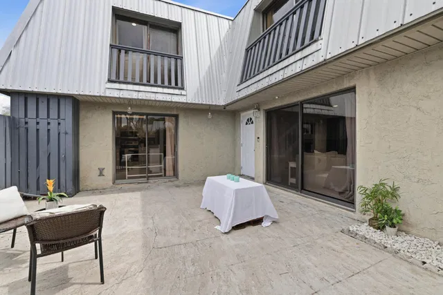 Residence photo 2