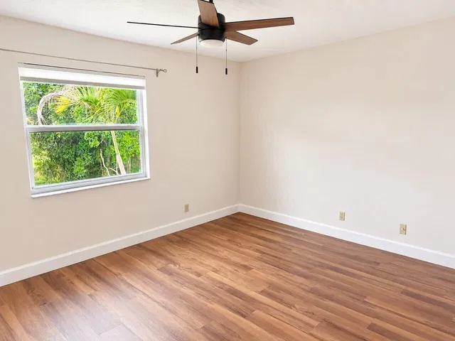 Residence photo 16