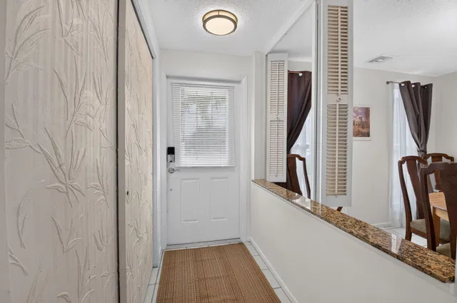Residence photo 5