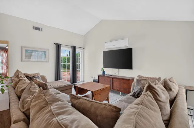 Residence photo 8