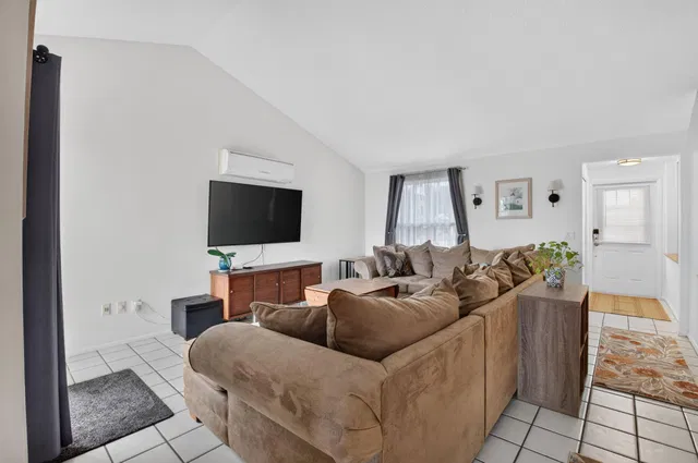 Residence photo 9
