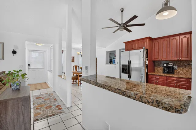 Residence photo 11
