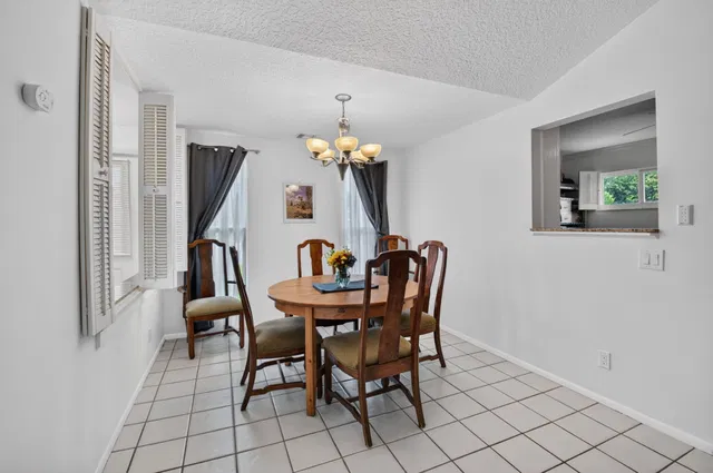 Residence photo 12