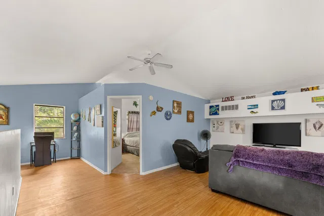 Residence photo 12