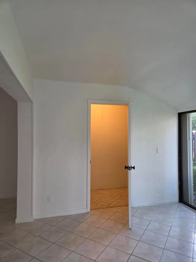  Unit H photo 11