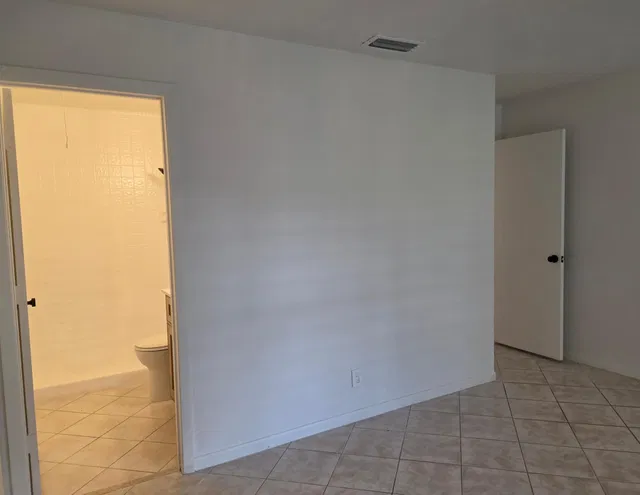 Unit H photo 18