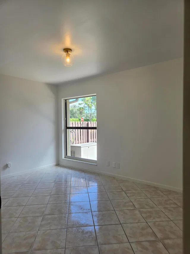  Unit H photo 23