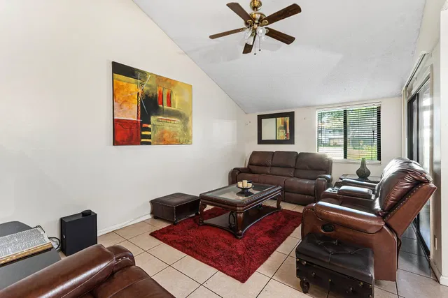 Residence photo 16