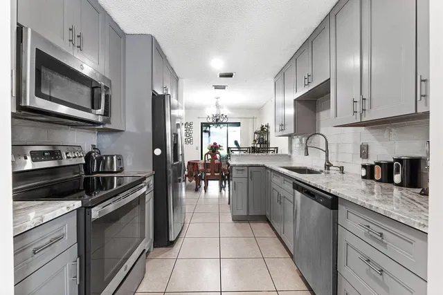  Residence photo 24
