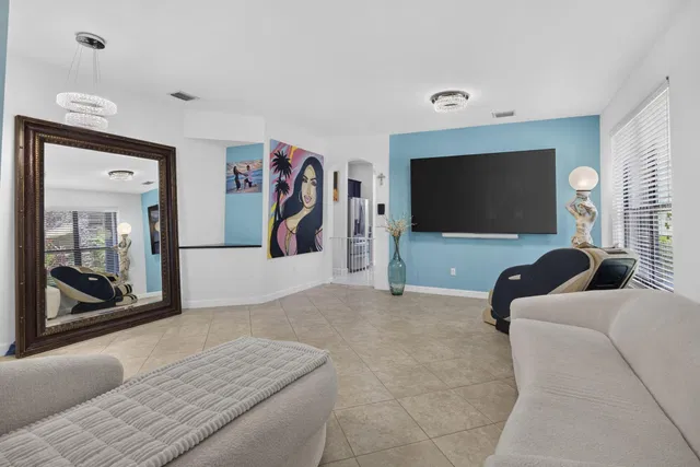 Residence photo 4