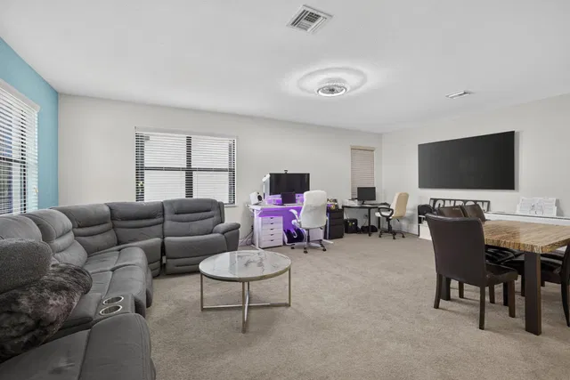 Residence photo 9
