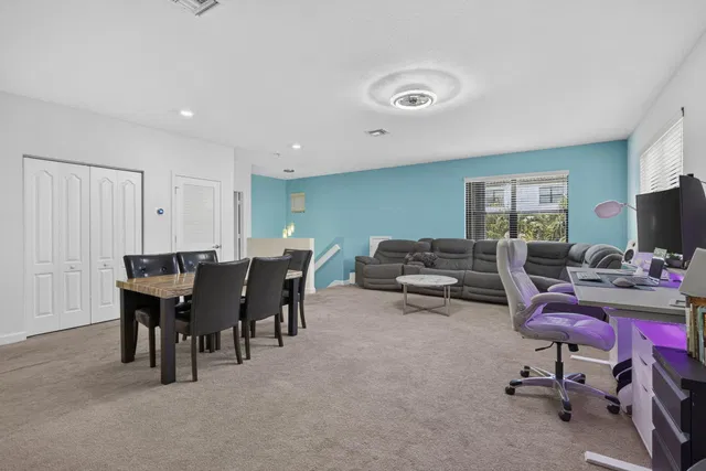 Residence photo 39