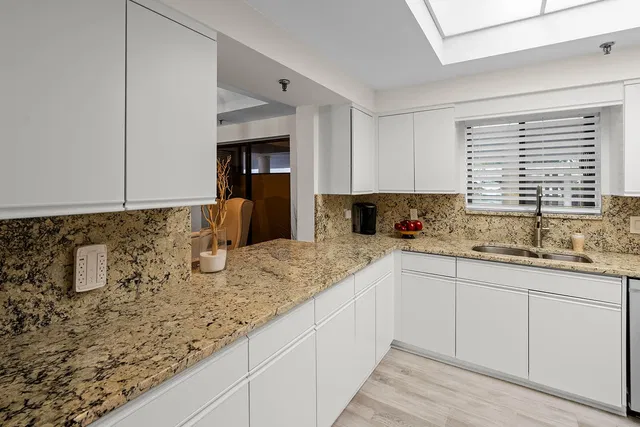 Unit 118 photo 15