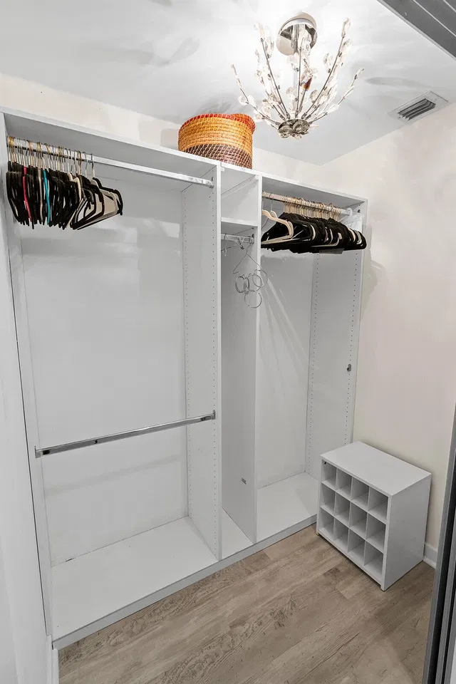 Unit 118 photo 20