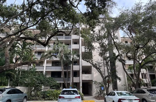 Unit 118 photo 36