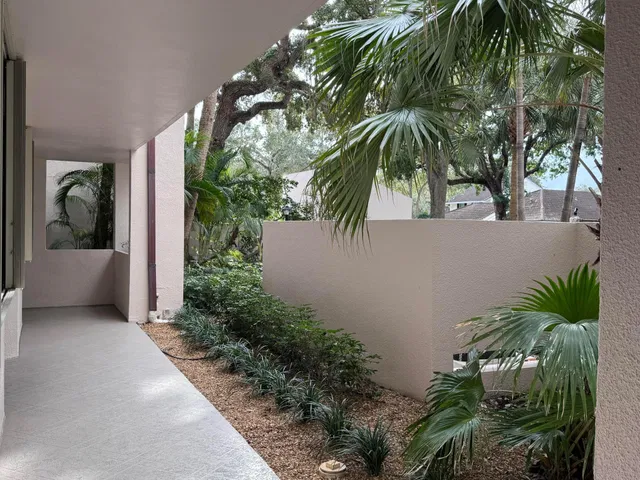 Unit 118 photo 37