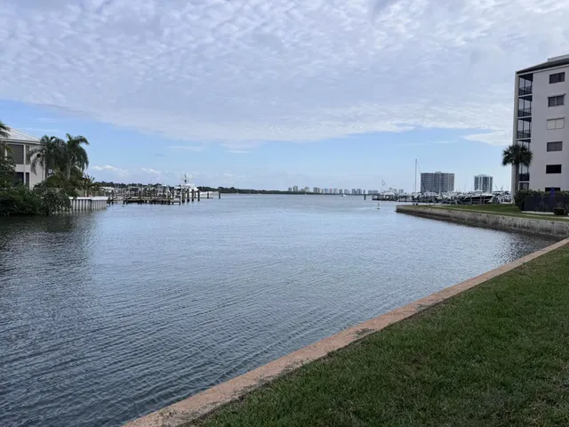 Unit 118 photo 43