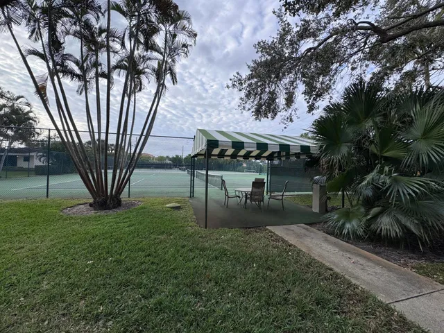 Unit 118 photo 44