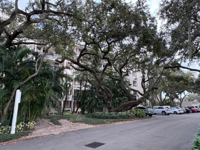 Unit 118 photo 46