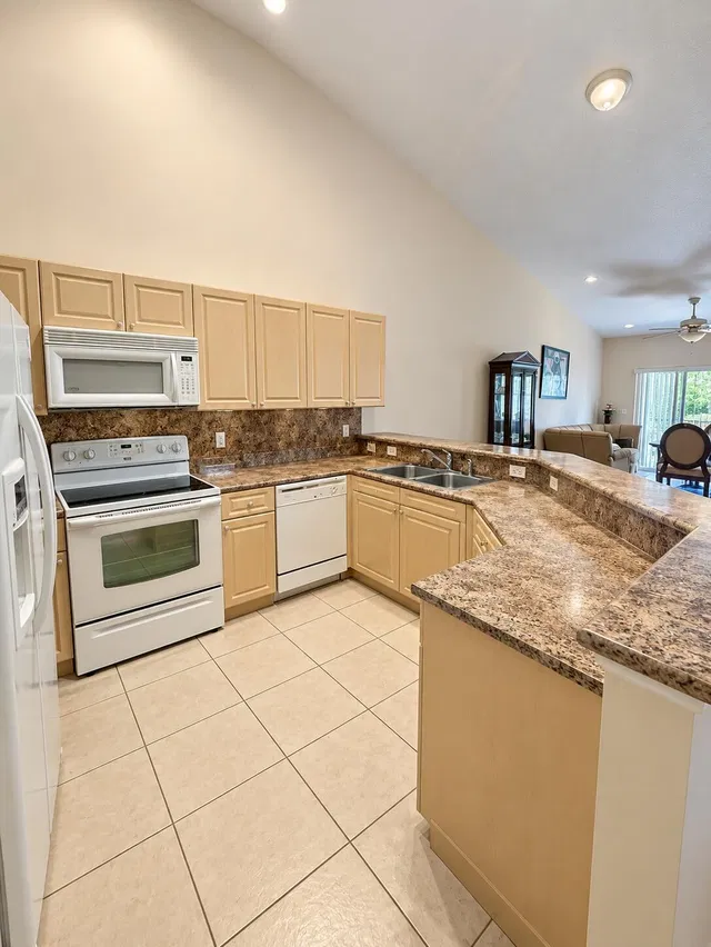 Residence photo 6