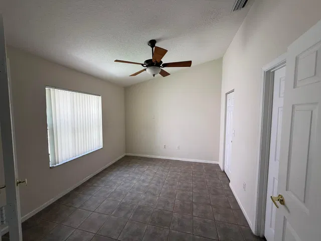  Residence photo 8