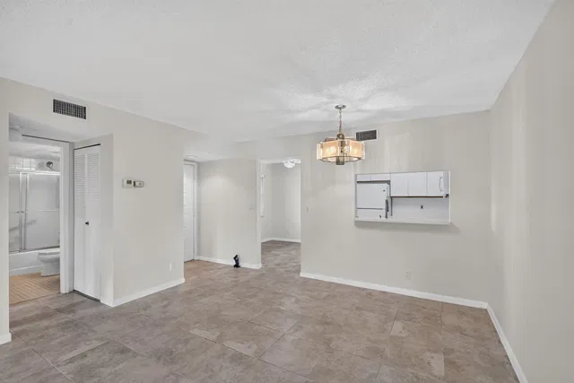 Unit 104 photo 6