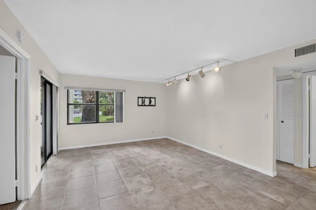 Unit 104 photo 8
