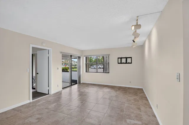 Unit 104 photo 10