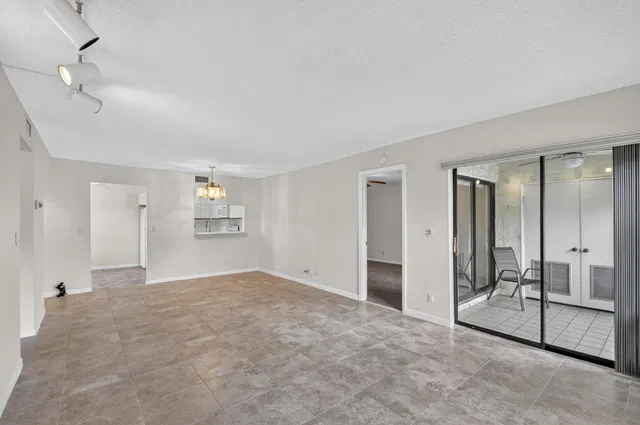 Unit 104 photo 11