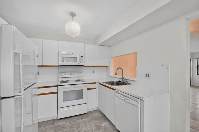 Unit 104 photo 16
