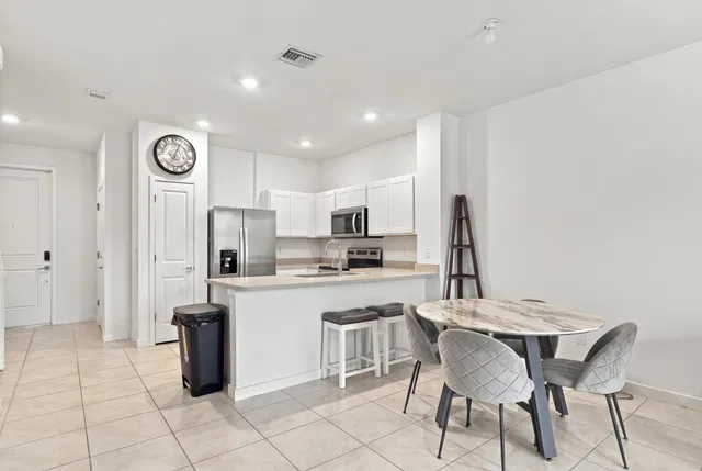 Residence photo 10