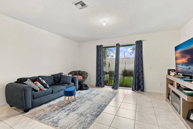 Residence photo 13