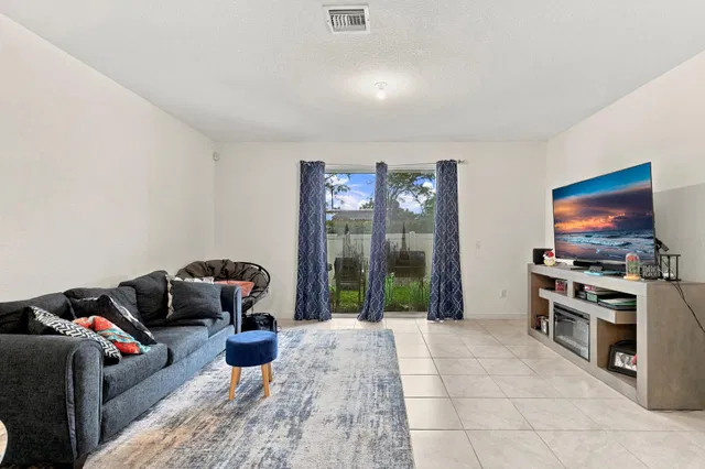 Residence photo 14