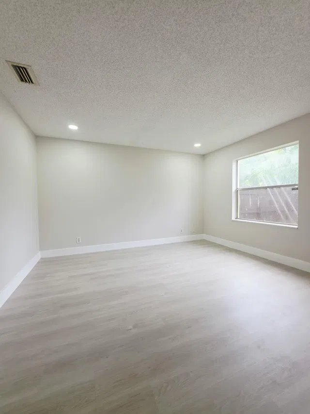  Residence photo 15