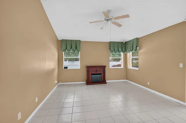 Residence photo 8