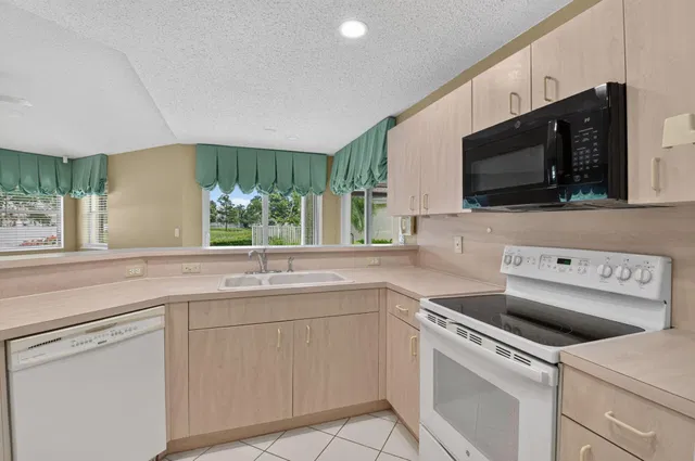 Residence photo 16
