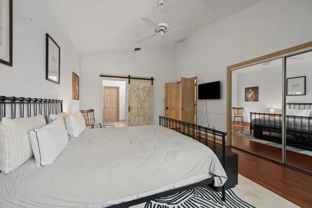 Residence photo 18
