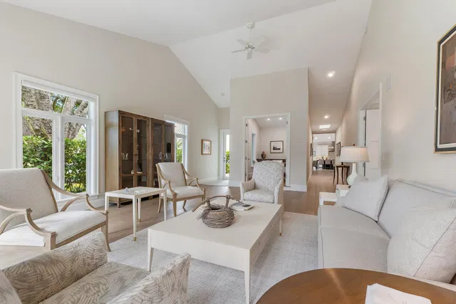 Jupiter Hills Residence photo 11