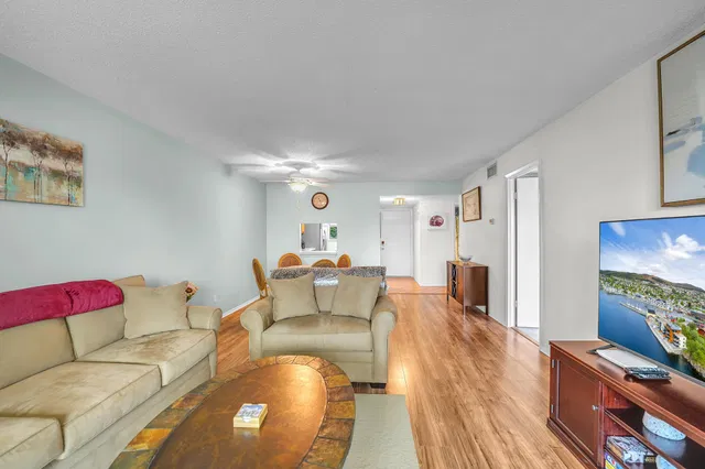  Unit 210 photo 5