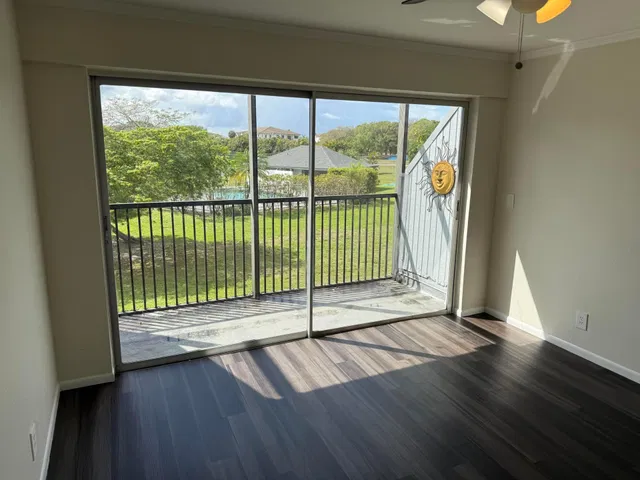 Unit 222 photo 2