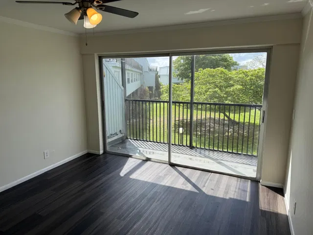 Unit 222 photo 5