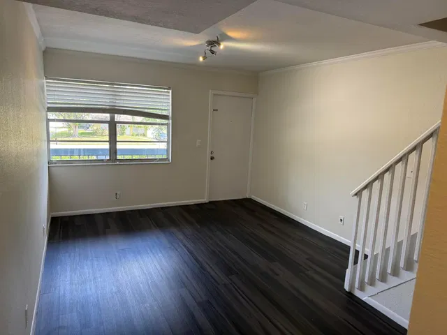 Unit 222 photo 10
