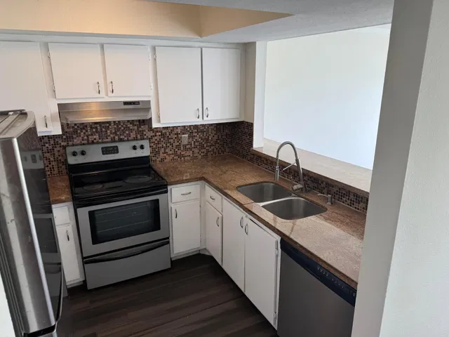 Unit 222 photo 14