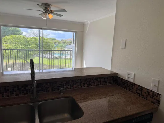 Unit 222 photo 15