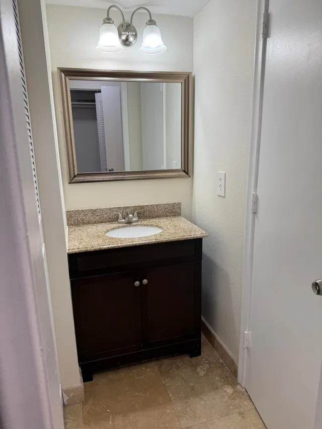 Unit 222 photo 31