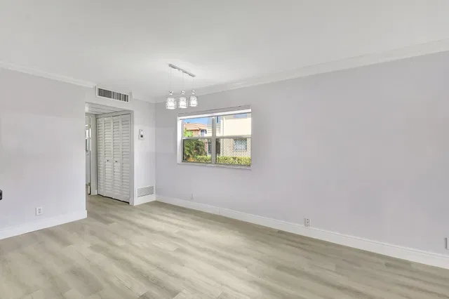  Residence photo 8