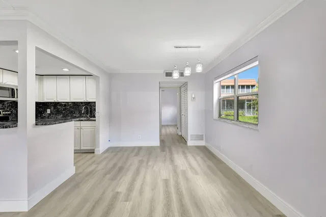  Residence photo 9